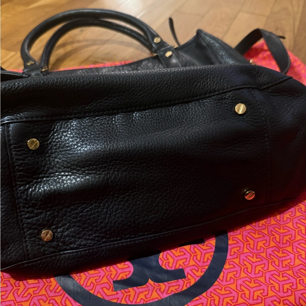 Tory Burch Navy Leather Shoulder Bag with Gold Accents - Picture 4 of 7